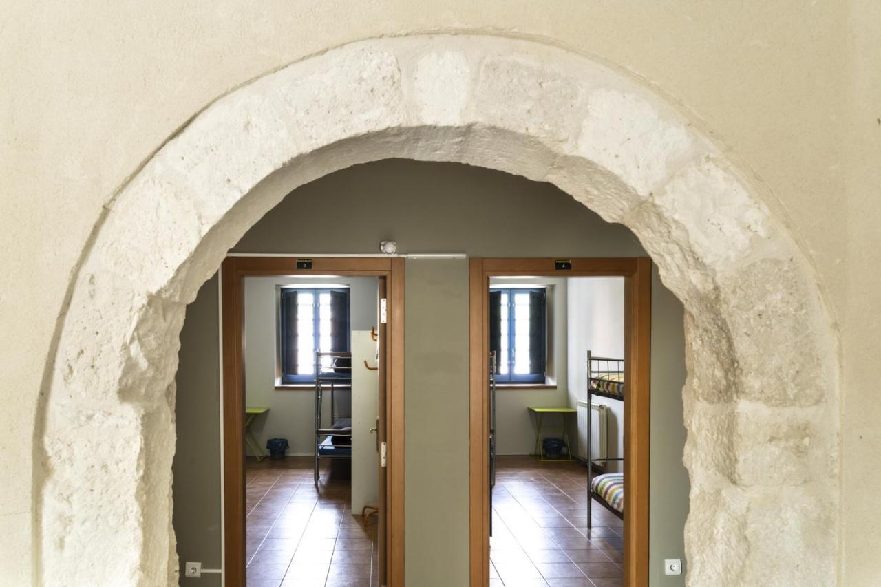 Albergue De Cuellar Exterior photo